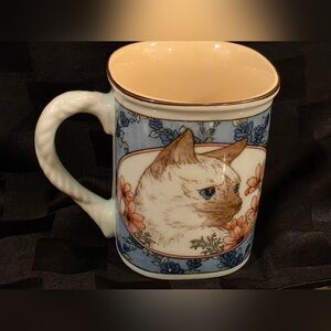 Vintage Cat Coffee/Tea Mug Cottage Kitsch Beautiful Detail Ornate Edges
